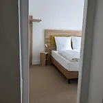 Mandelhof * Нойштадт-ан-дер-Вайнштрасе